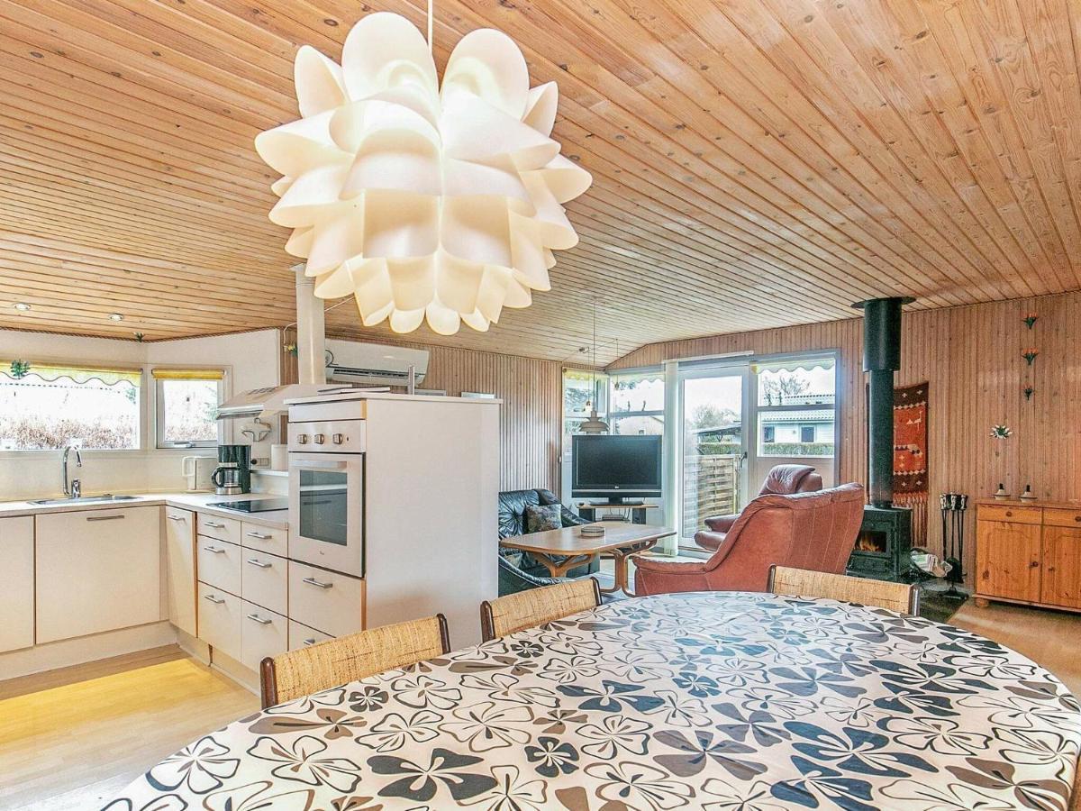 8 Person Holiday Home In Hesselager Habitación foto